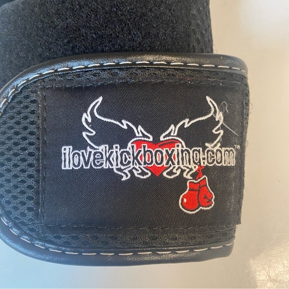 Unisex Boxing Gloves, Black, Size Medium, 14 oz - Picture 3 of 8